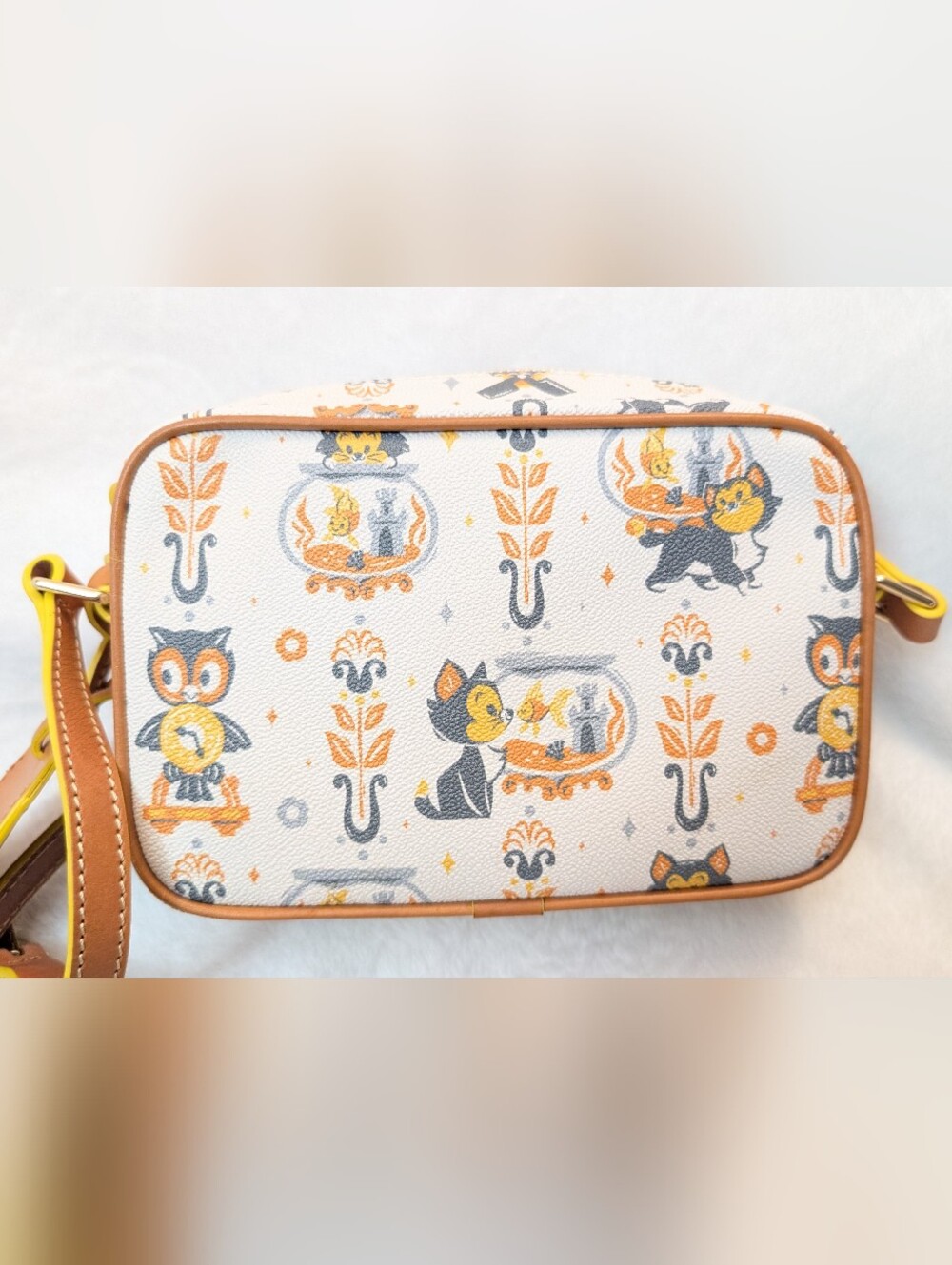 Dooney and Bourke Disney Pinocchio Figaro and Cleo Crossbody Camera Bag NWOT - Picture 6 of 11